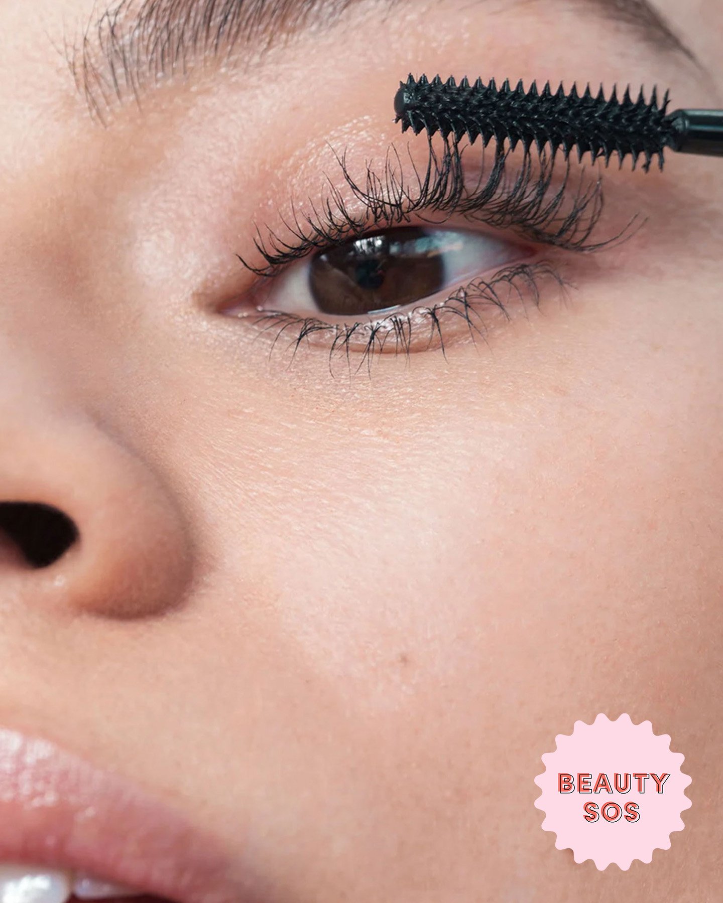 How To Apply Mascara So It Doesn't Smudge, Clump Or Flake
