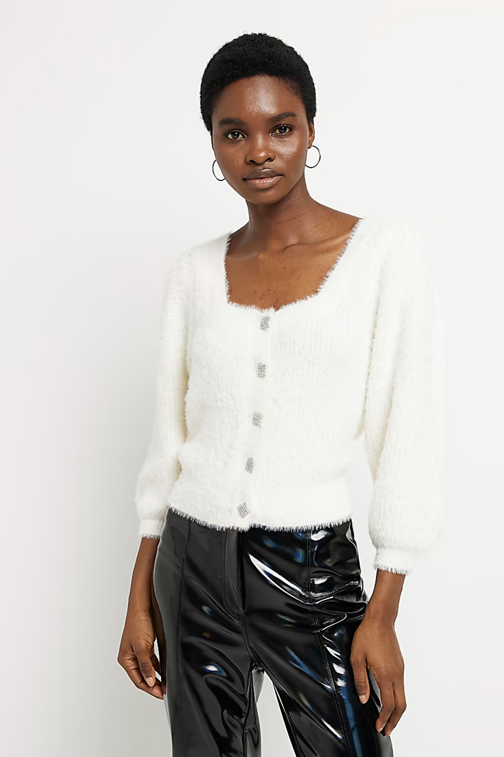 CREAM FLUFFY BUTTON FRONT TOP. IMAGE RIVER ISLAND.