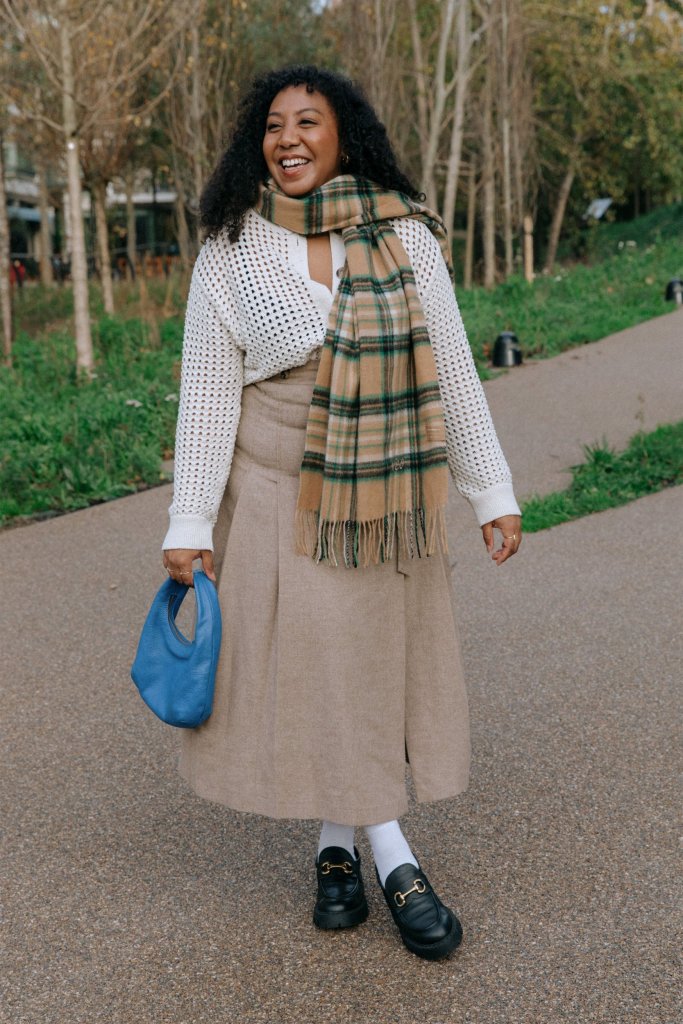 90s style in cable knit, slip skirt and chunky boots - THE STYLING