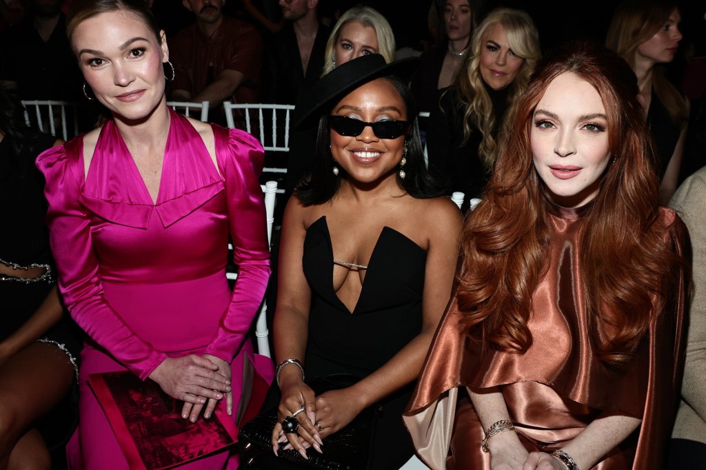 NEW YORK, NEW YORK - FEBRUARY 09: (L-R) Julia Stiles, Quinta Brunson, and Lindsay Lohan attend the Christian Siriano Fall/Winter 2023 NYFW Show at Gotham Hall on February 09, 2023 in New York City. (Photo by Jamie McCarthy/Getty Images for Christian Siriano)
