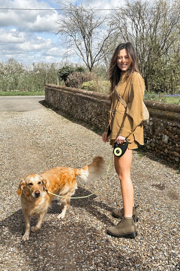 Summer Dog Walking Outfits That Are Actually Stylish - Wear Wag Repeat