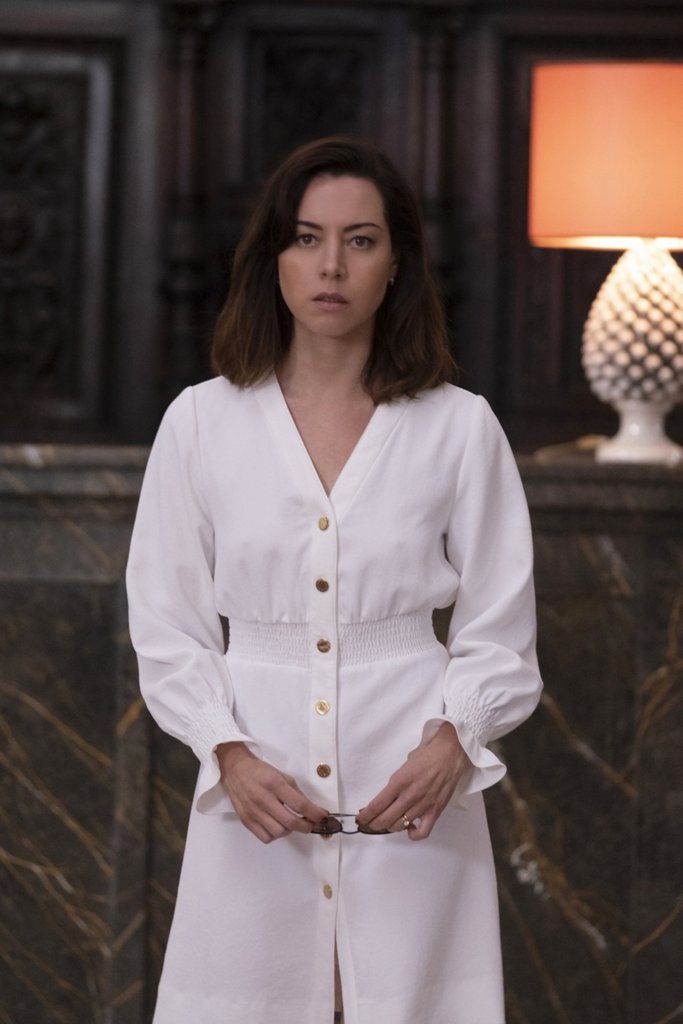 Aubrey Plaza White Lotus outfits