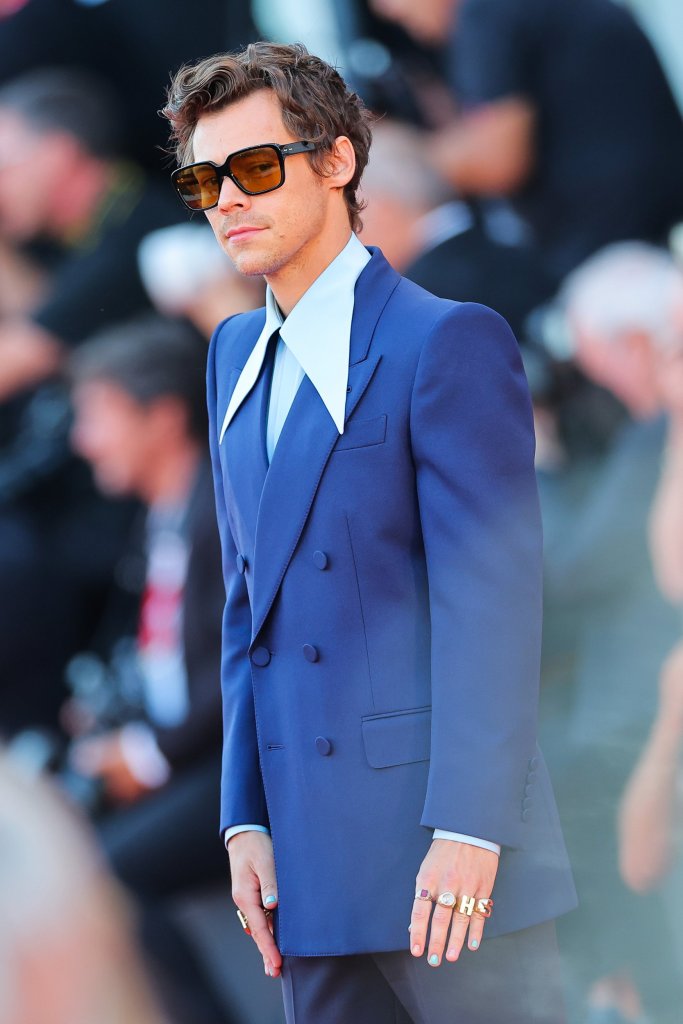 VENICE, ITALY - SEPTEMBER 05: Harry Styles attends the "Don't Worry Darling" red carpet at the 79th Venice International Film Festival on September 05, 2022 in Venice, Italy. (Photo by Jacopo Raule/FilmMagic)