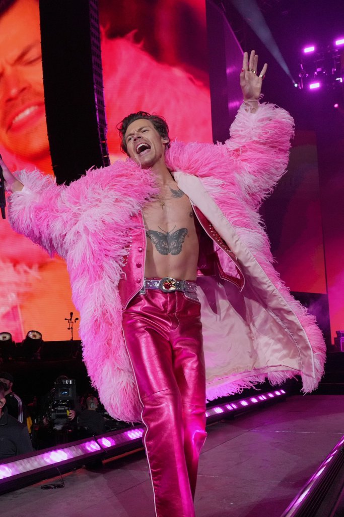 INDIO, CALIFORNIA - APRIL 22: Harry Styles performs on the Coachella stage during the 2022 Coachella Valley Music And Arts Festival on April 22, 2022 in Indio, California. (Photo by Kevin Mazur/Getty Images for Harry Styles)