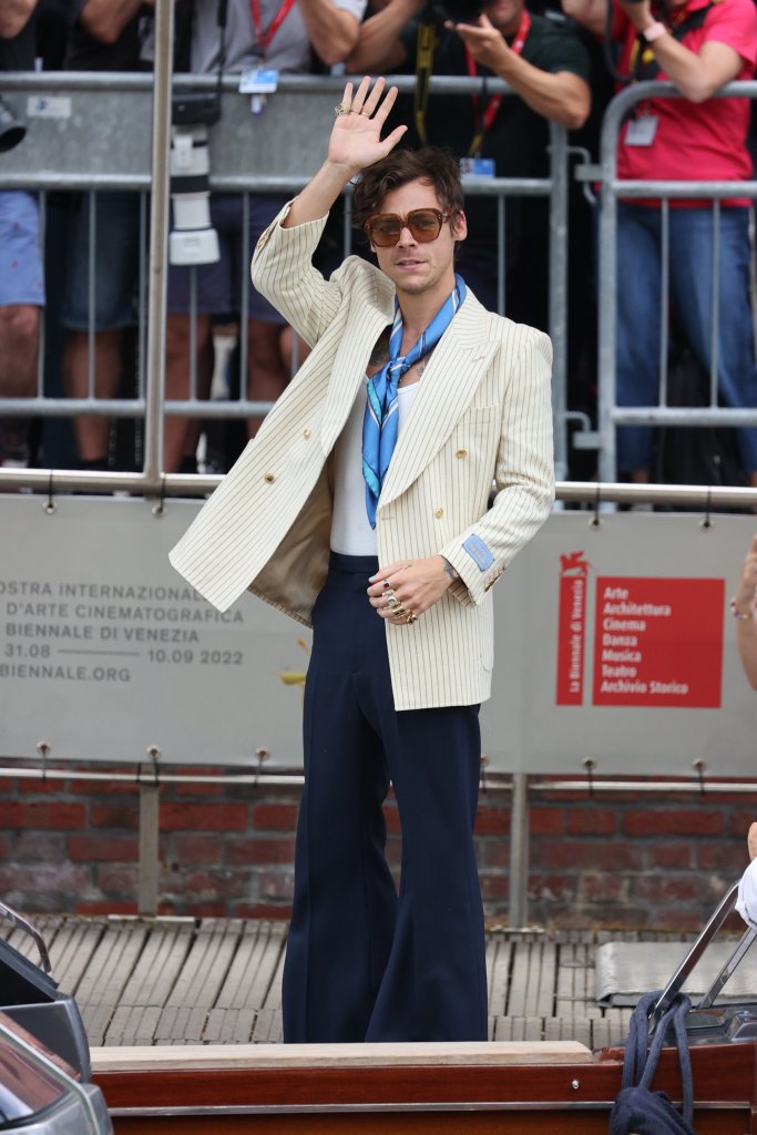 VENICE, ITALY - SEPTEMBER 05: Harry Styles arrives for the photocall for "Don't Worry Darling" during the 79th Venice International Film Festival on September 05, 2022 in Venice, Italy. (Photo by John Phillips/Getty Images)