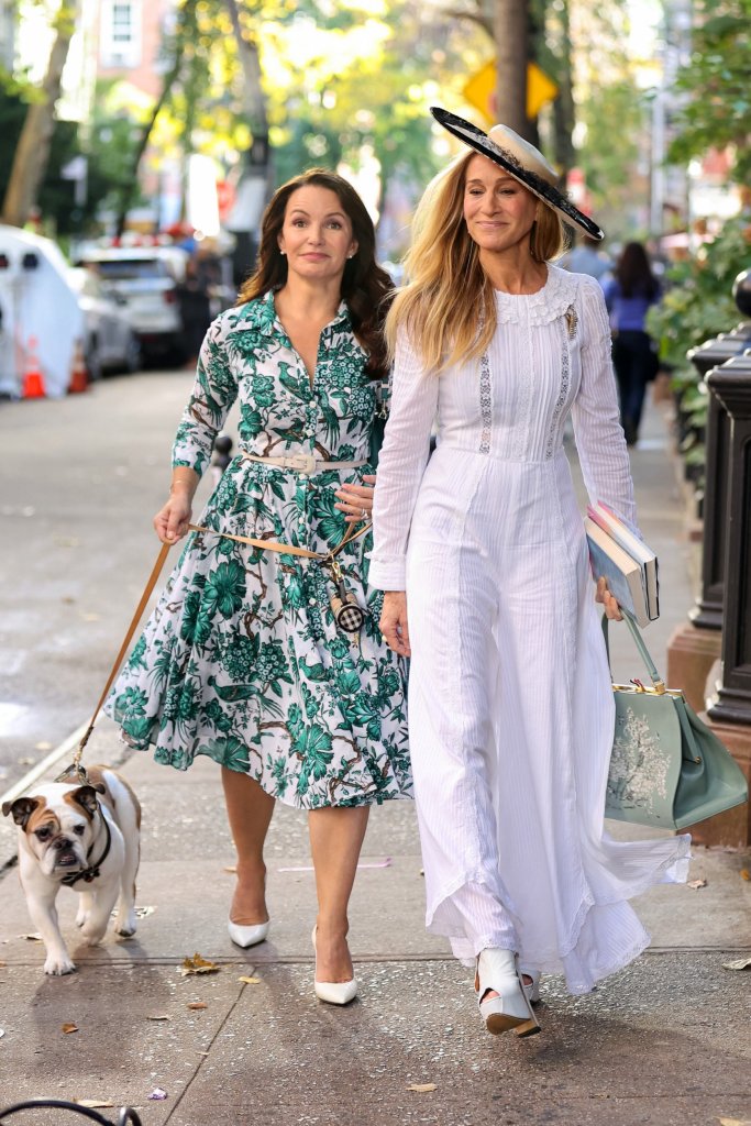 NEW YORK, NY - NOVEMBER 03: Sarah Jessica Parker and Kristin Davis are seen at film set of the 'And Just Like That' TV Series in the West Village on November 03, 2022 in New York City. (Photo by Jose Perez/Bauer-Griffin/GC Images)