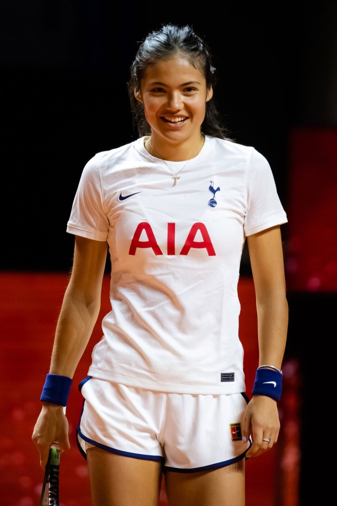 STUTTGART, GERMANY - APRIL 18: (EDITOR'S NOTE: Alternative crop of image #1240062624) Emma Raducanu of Great Britain wears a Tottenham Hotspur kit during practice on Day 1 of the Porsche Tennis Grand Prix Stuttgart 2022 at Porsche Arena on April 18, 2022 in Stuttgart, Germany (Photo by Robert Prange/Getty Images)